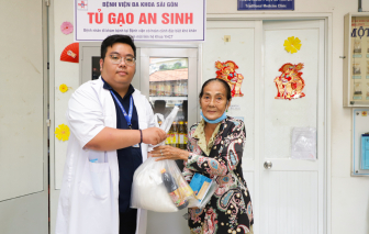 Nam bác sĩ trẻ xây dựng tủ gạo an sinh 0 đồng để hỗ trợ bệnh nhân ở TPHCM