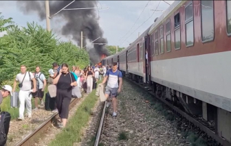 Xe buýt va chạm tàu lửa ở Slovakia, 12 người thương vong