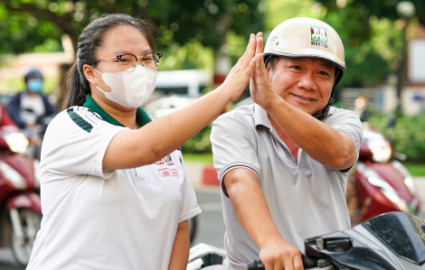 Thí sinh, phụ huynh thở phào nhẹ nhõm khi hoàn thành kỳ thi tốt nghiệp THPT