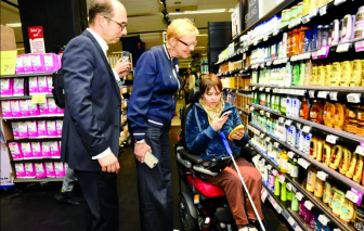 Công nghệ giúp người khuyết tật mua sắm dễ dàng hơn