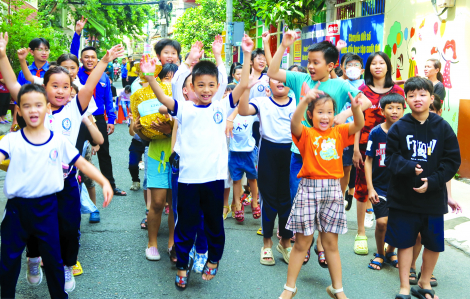 Đa dạng sân chơi hè cho trẻ em nơi phố thị