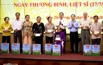 Chủ tịch Quốc hội Trần Thanh Mẫn thăm, tặng quà người có công ở Cần Thơ
