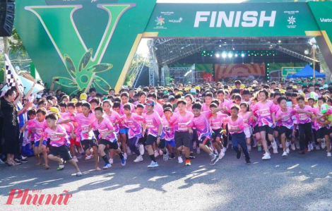 Hơn 10.000 người cùng tham gia chạy Marathon