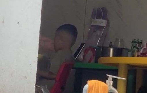 Xác minh vụ người phụ nữ liên tục đút, tát trẻ khi cho ăn