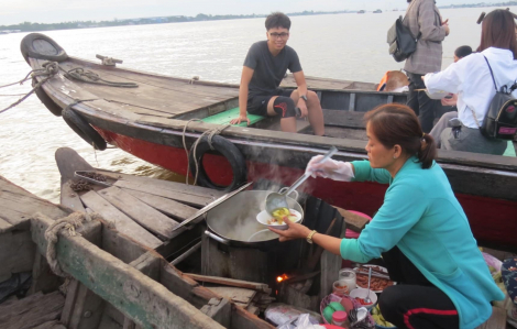 Về chợ nổi Long Xuyên rong chơi cùng ghe thương hồ