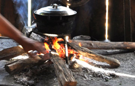 Khói bếp nhà nhà bay lên