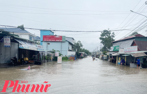 Mưa lớn một số tuyến đường trên đảo Phú Quốc bị ngập