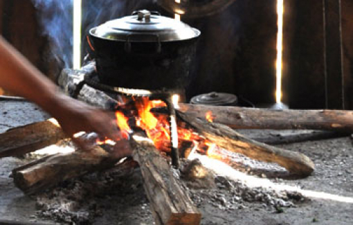 Khói bếp nhà nhà bay lên