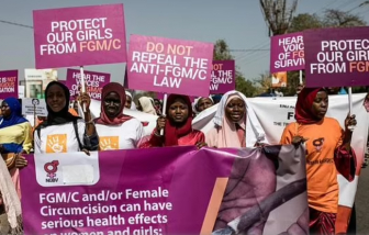Phụ nữ Gambia vui mừng vì lệnh cấm hủ tục FGM được duy trì