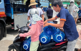 Công ty Coca-Cola Việt Nam mang nước uống miễn phí đến với bà con vùng nước nhiễm mặn tỉnh Long An