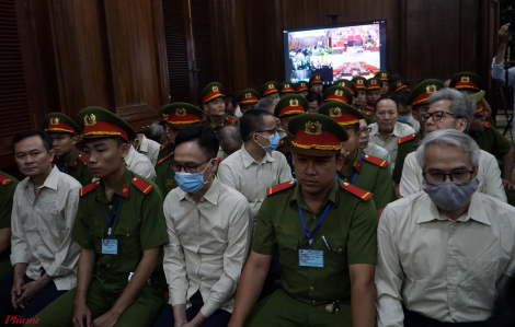 Hàng trăm bị cáo liên quan ‘đại án đăng kiểm’ hầu toà