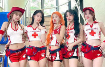 Nhóm nhạc nữ K-pop bị chỉ trích vì vấn đề trang phục biểu diễn