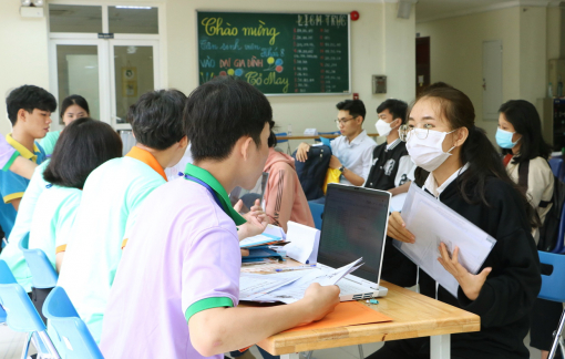 Để tân sinh viên không vì khó khăn mà bỏ học