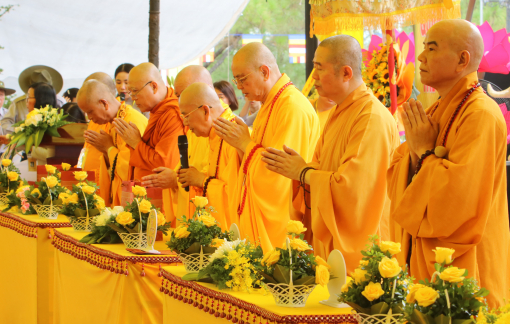 Tăng ni, phật tử tưởng niệm Tổng bí thư Nguyễn Phú Trọng tại lễ hội Quán Thế Âm