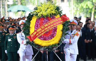 Đến tối 25/7, hơn 1.560 đoàn đã đến viếng Tổng bí thư Nguyễn Phú Trọng