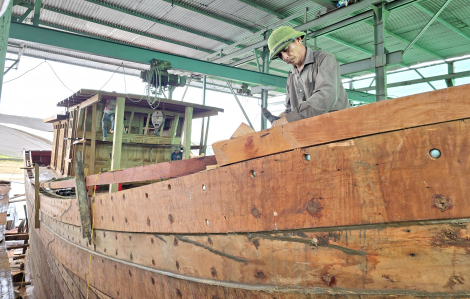 Làng đóng tàu hơn 700 năm “khát việc”