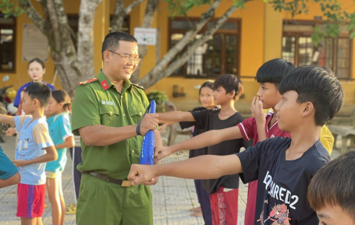 Lớp dạy võ "0 đồng" cho trẻ em vùng biên giới Việt - Lào