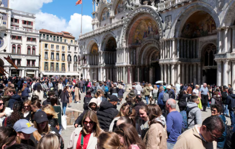 Venice bắt đầu giới hạn nhóm khách du lịch tối đa 25 người