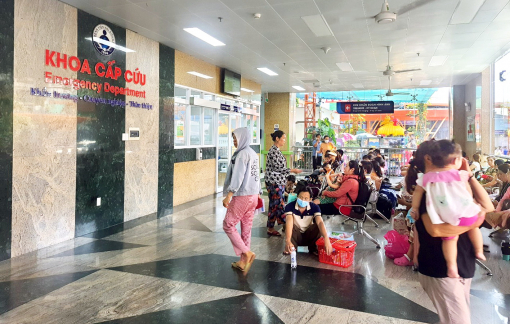 Để bớt sợ cảnh ôm con đi bệnh viện Để bớt sợ cảnh ôm con đi bệnh viện