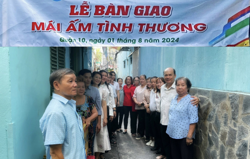 Hội LHPN quận 10 trao mái ấm tình thương cho phụ nữ nghèo