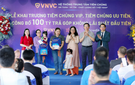 Hàng ngàn gia đình được tiêm vắc xin trả góp không lãi suất trong 1 năm