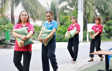 Hạt gạo nghĩa tình đến với những gia đình khó khăn