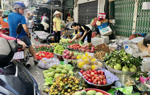 Rằm tháng Bảy: Nhiều loại trái cây tăng giá gần gấp đôi