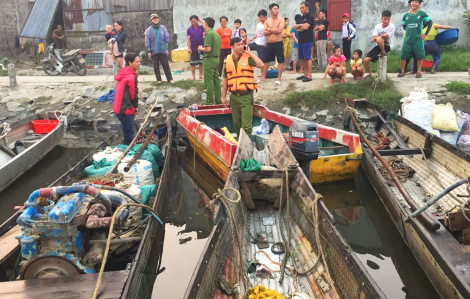 Đánh bắt kiểu tận diệt đang làm cạn kiệt cá tôm