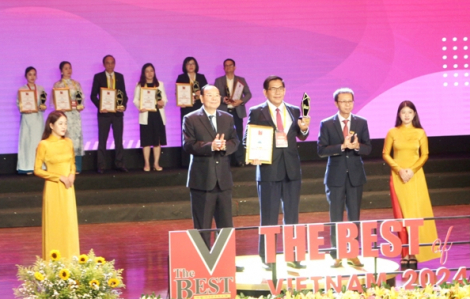 Trường Đại học Cửu Long nhận giải thưởng “Top 10 Trường Đại học tốt nhất Việt Nam”