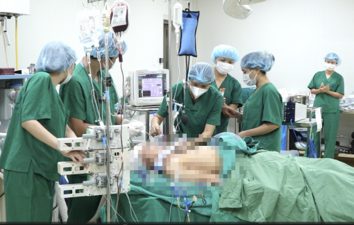 12 giờ đồng hồ và hành trình đưa “món quà sự sống” từ Hà Nội đến TPHCM