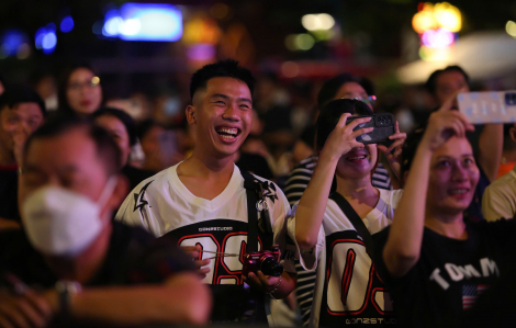 Người dân TPHCM phấn khích trước màn bắn pháo hoa mừng lễ 2/9