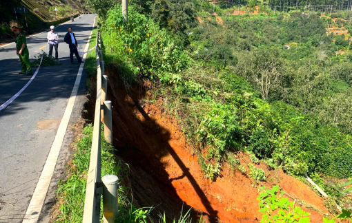 Du khách cẩn thận khi đường đi khu săn mây Cầu Đất sạt lở