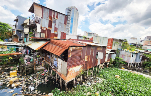 Hàng ngàn cư dân sống mòn bên rạch Văn Thánh ô nhiễm