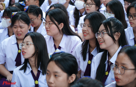 Lãnh đạo tỉnh Quảng Ngãi không phát biểu, đánh trống khai giảng năm học mới