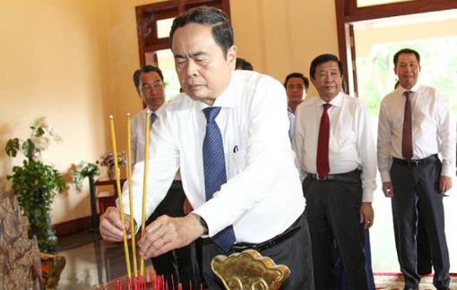 Chủ tịch Quốc hội Trần Thanh Mẫn dâng hương tưởng nhớ lãnh đạo Đảng, Nhà nước