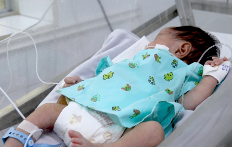 Cứu sống bé trai 4 ngày tuổi bị viêm ruột hoại tử