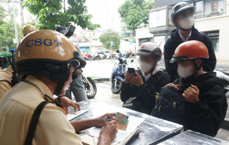 Nhiều học sinh bị lập biên bản vi phạm luật giao thông ngay đầu năm học mới