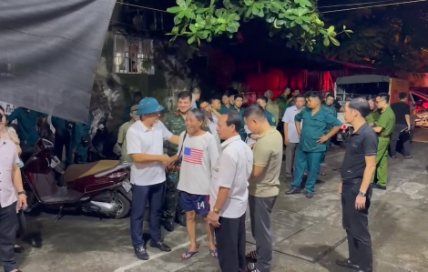 Hà Nội di dời hàng trăm người dân trong đêm để tránh bão