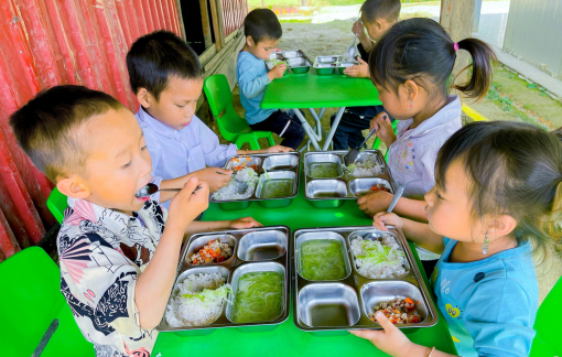 “Bữa cơm có thịt” tiếp sức học trò vùng cao tới trường