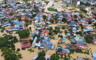 Thái Nguyên chìm trong “biển nước” khi lũ sông Cầu vượt báo động khẩn cấp