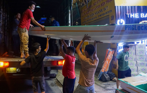 ‘ATM cứu nạn’ trắng đêm gửi hàng hóa cứu trợ vùng lũ