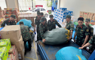 Hàng cứu trợ, y bác sĩ, tình nguyện viên TPHCM đang đến với đồng bào vùng lũ