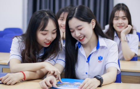 Trường đại học ở TPHCM giảm 50% học phí cho 46 cặp sinh viên sinh đôi