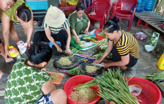 Ấm lòng với muối sả xứ Huế