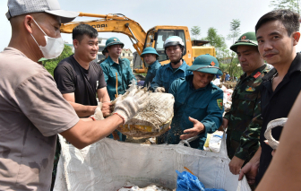 Đoạn đê giáp ranh Hà Nội và Bắc Ninh bị sạt lở