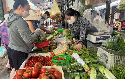 Giá nhiều loại rau củ Đà Lạt, miền Tây tăng mạnh do mưa bão