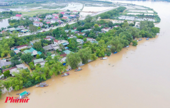 Dân làng chài “dài cổ” chờ an cư