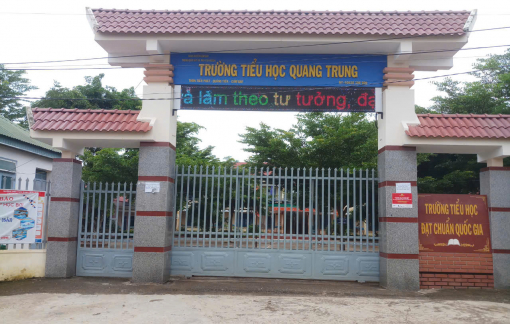 Học sinh lớp Ba bị thầy giáo đánh trong tiết học tiếng Anh, nhà trường nói gì