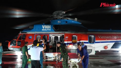 Xuyên đêm đưa 2 bệnh nhân nguy kịch từ đảo Sơn Ca về đất liền điều trị