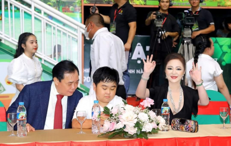 Bà Nguyễn Phương Hằng tuyên bố vĩnh viễn không livestream